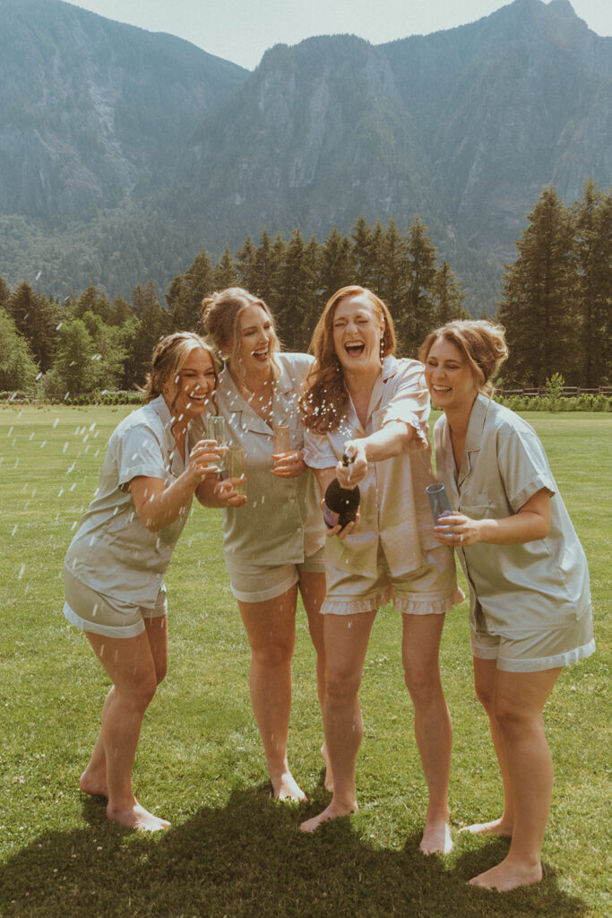 bride and her bridesmaids before the wedding ceremony 