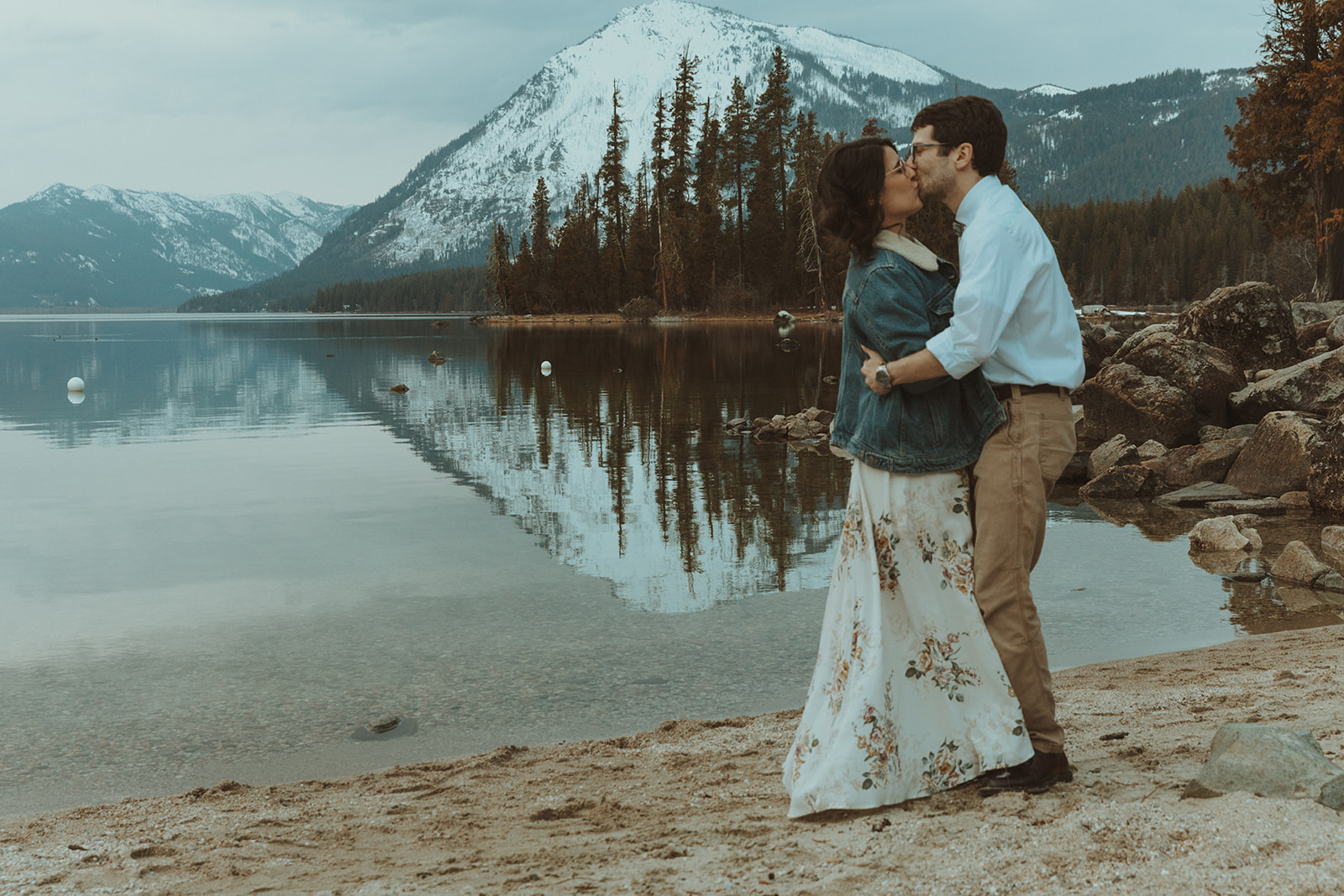 couple kissing at their adventurous elopement