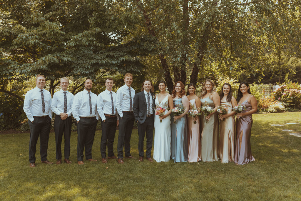 bride and groom with their bridesmaids and groomsmen 