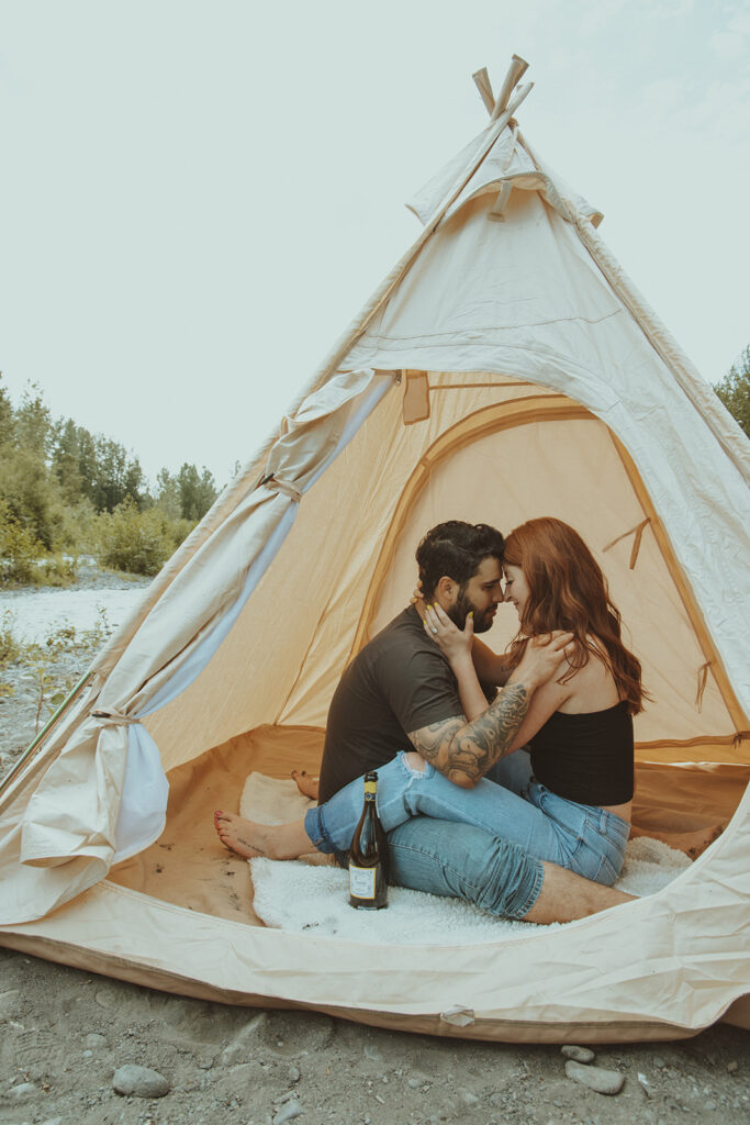 couple looking at each other during their photoshoot