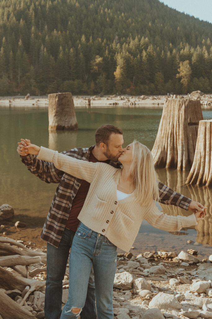 couple dancing during their photoshoot