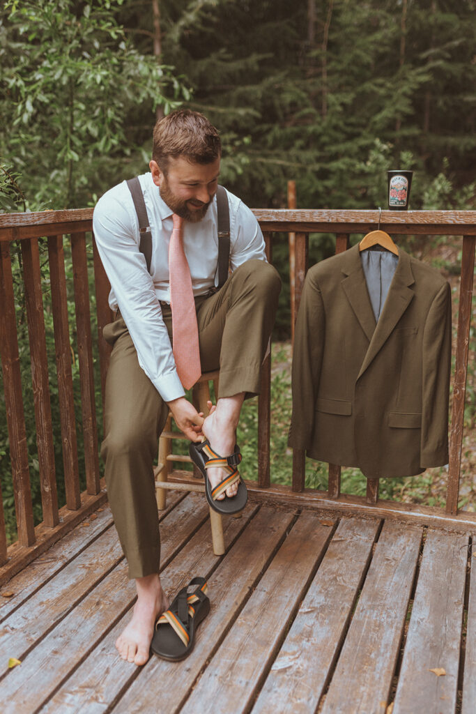 groom getting ready for his ceremony 