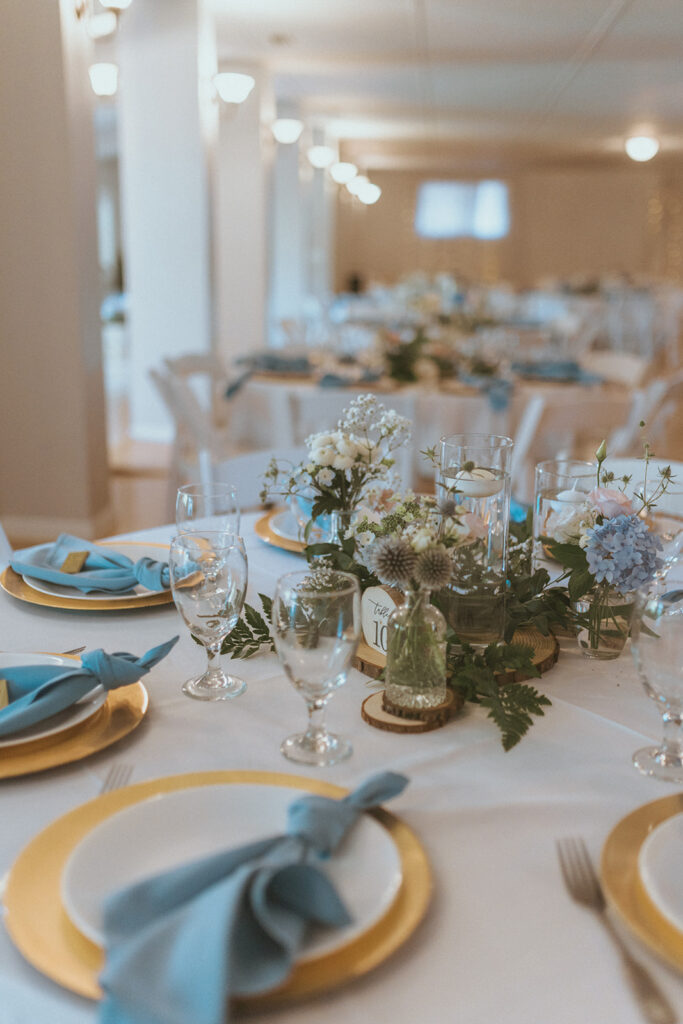 reception decor with pops of blue 