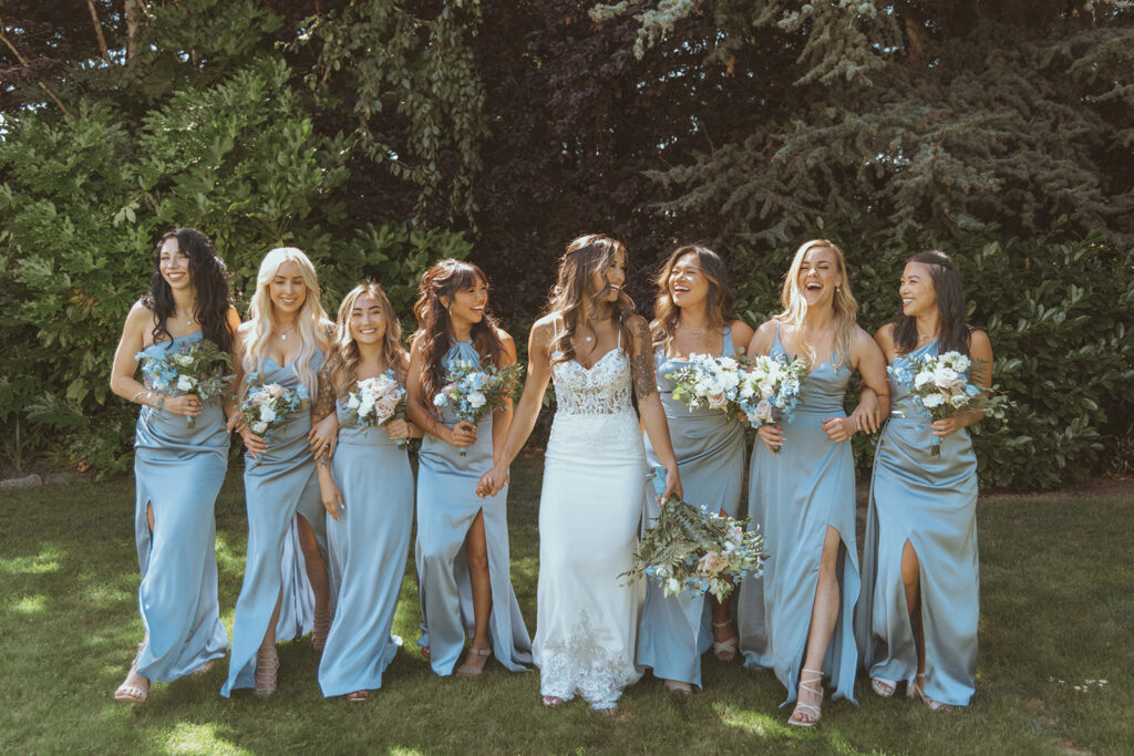 adorable picture of the bride and her friends