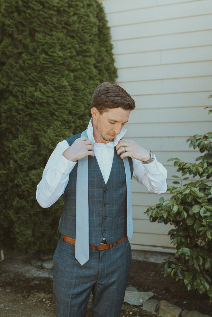 groom getting ready for his wedding ceremony 