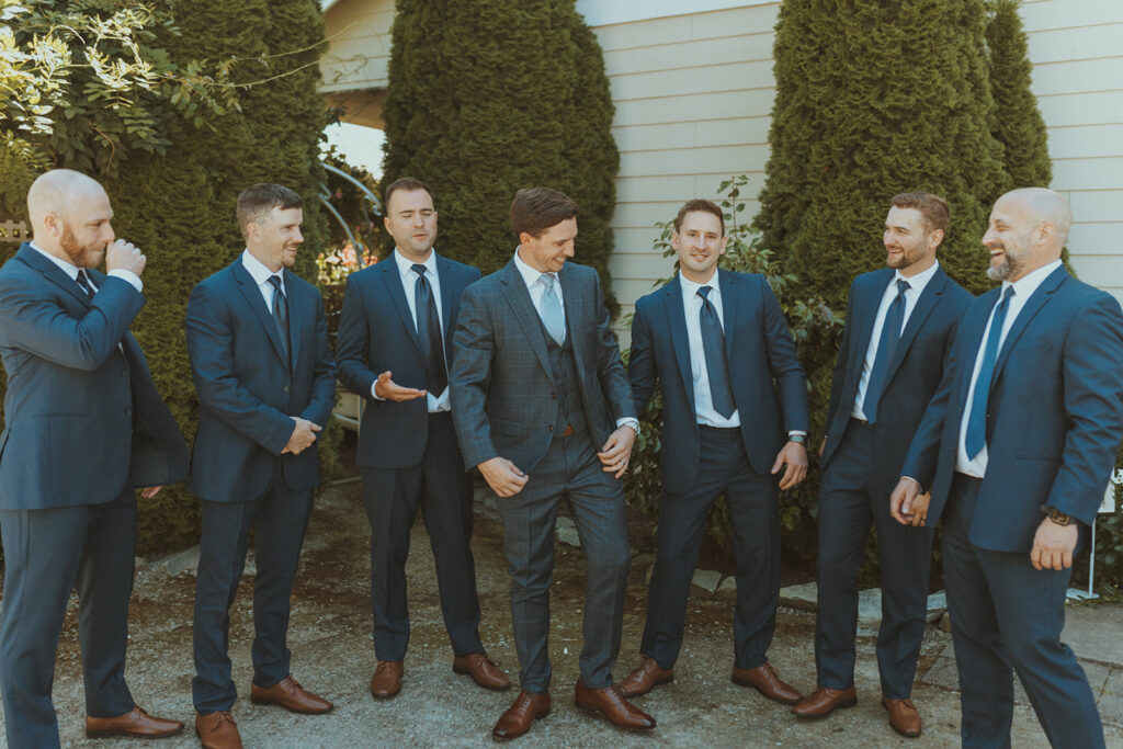 picture of the groom and his friends